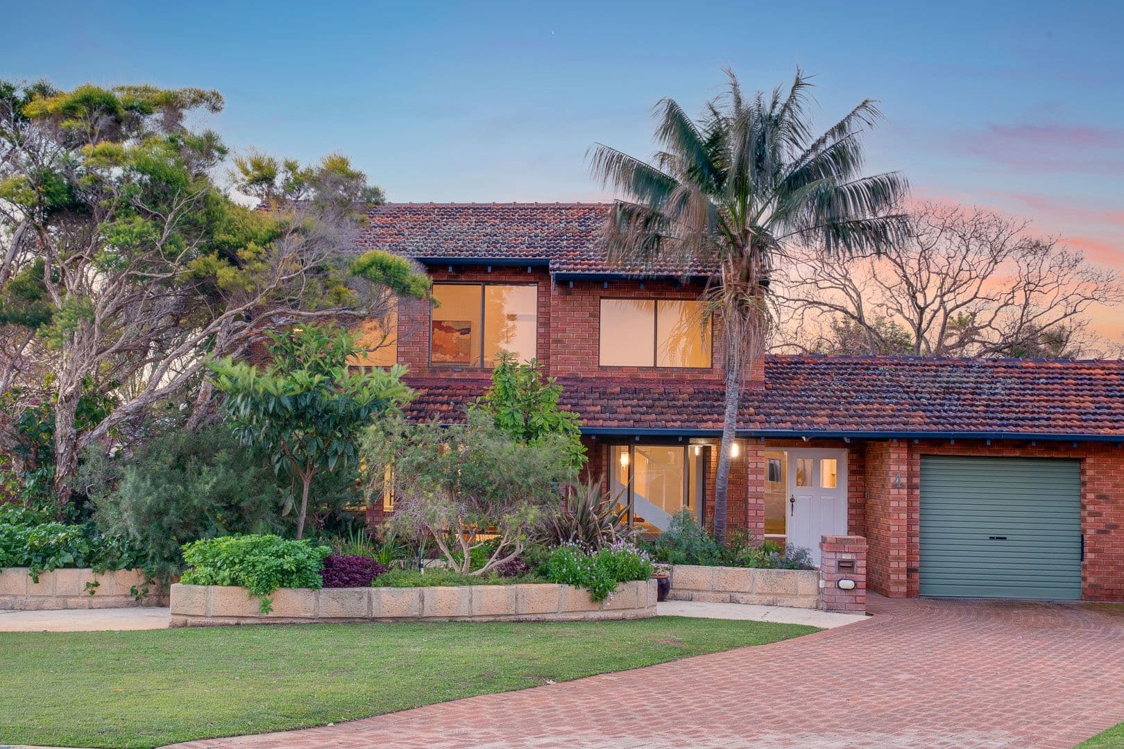 4 Lake Carine Gardens, Carine WA 6020, Carine - Thumbnail 2