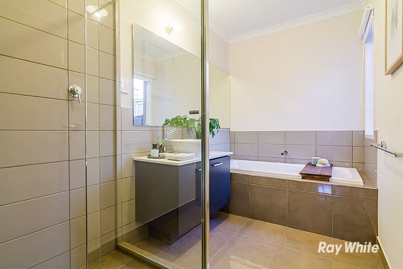 9 Elwick Drive, Clyde North VIC 3978, Clyde North - Thumbnail 3