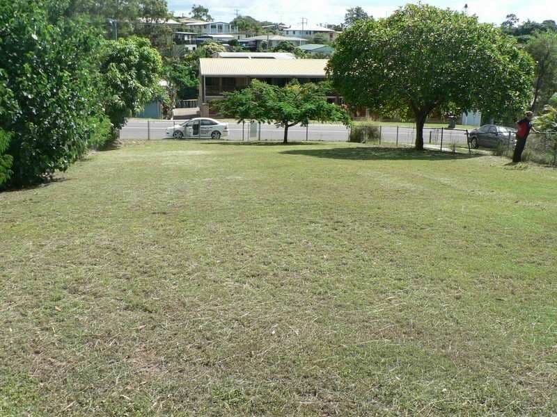 21 Beach Avenue, TANNUM SANDS QLD 4680, Tannum Sands - Thumbnail 3
