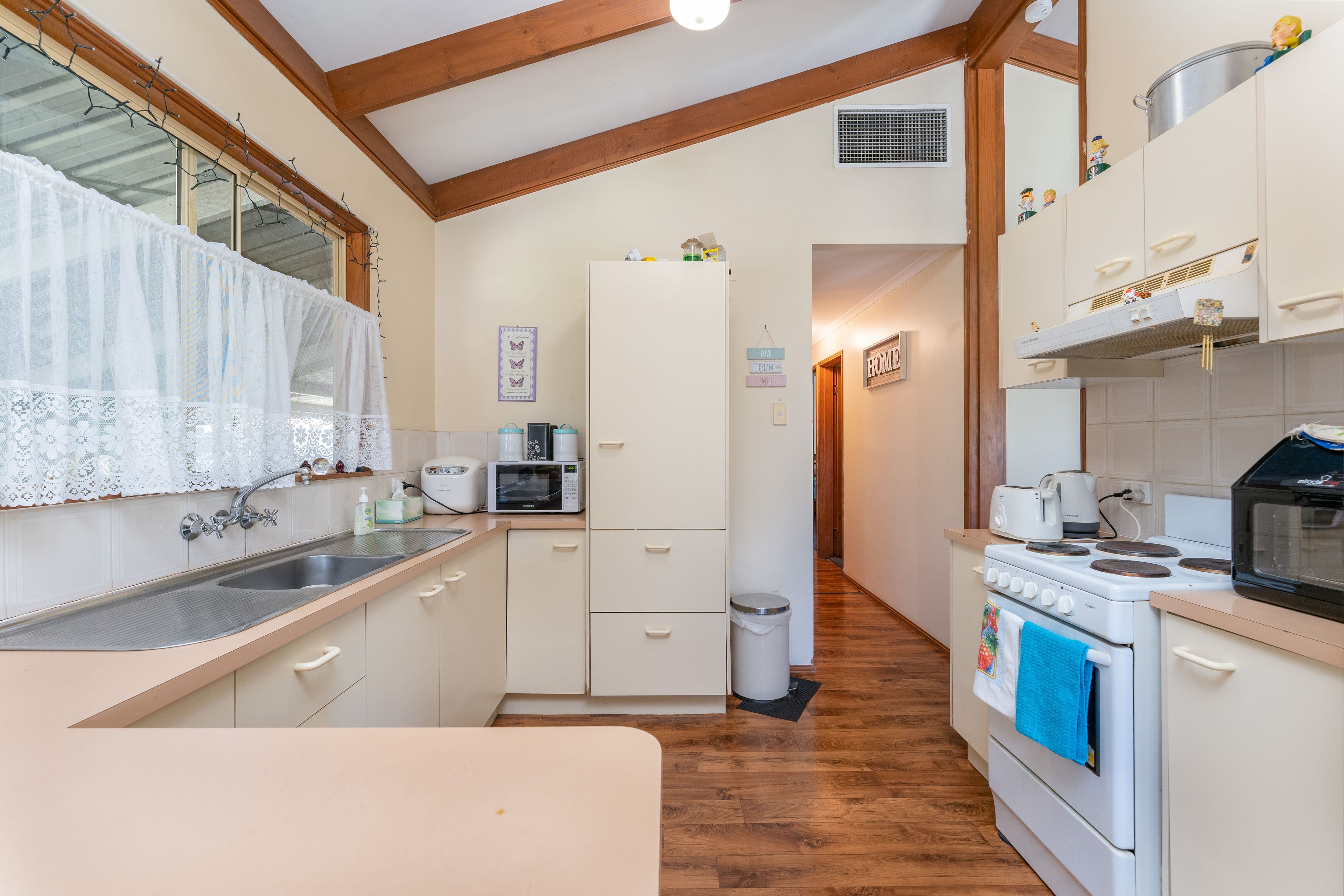 4 Fysh Street, Emerald QLD 4720, Emerald - Thumbnail 4