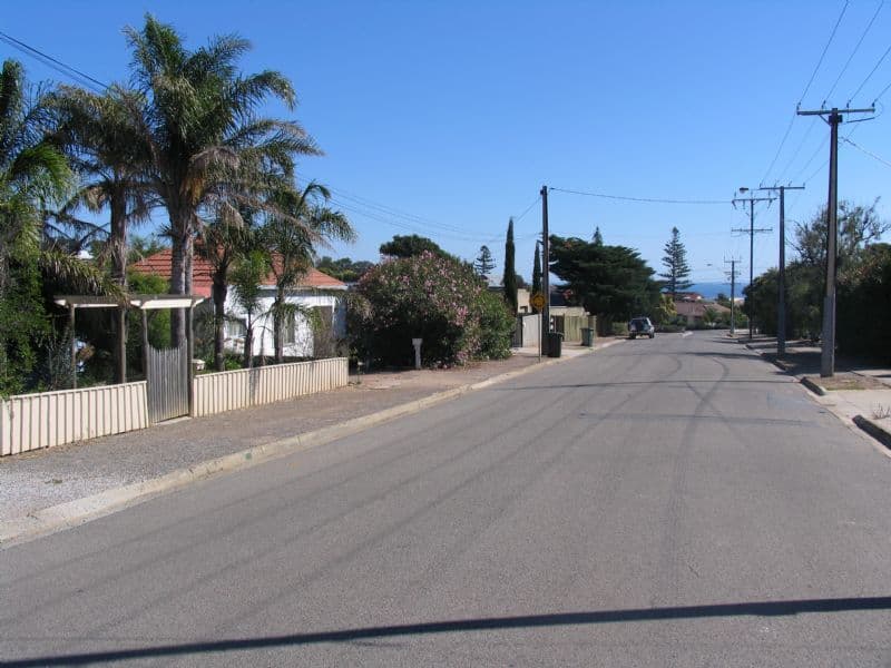 8 Saltash Avenue, CHRISTIES BEACH SA 5165, Christies Beach - Thumbnail 3