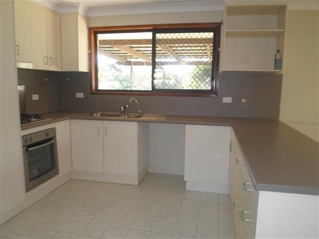 9 Alexander Avenue, ROMA QLD 4455, Roma - Thumbnail 2