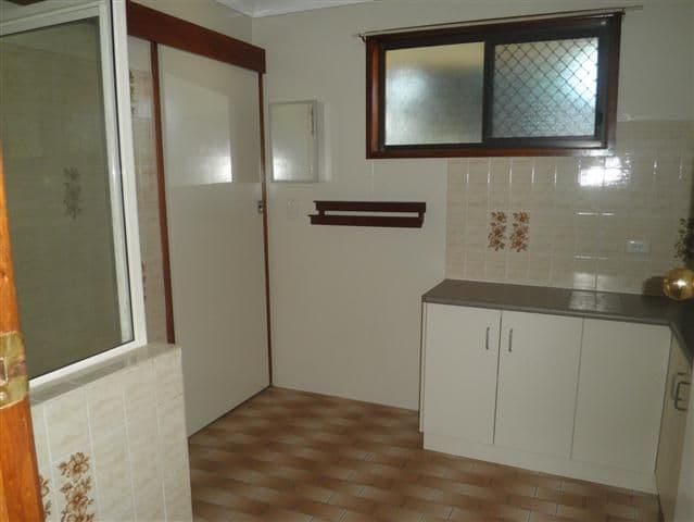 9 Alexander Avenue, ROMA QLD 4455, Roma - Thumbnail 3