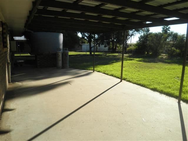 9 Alexander Avenue, ROMA QLD 4455, Roma - Thumbnail 4