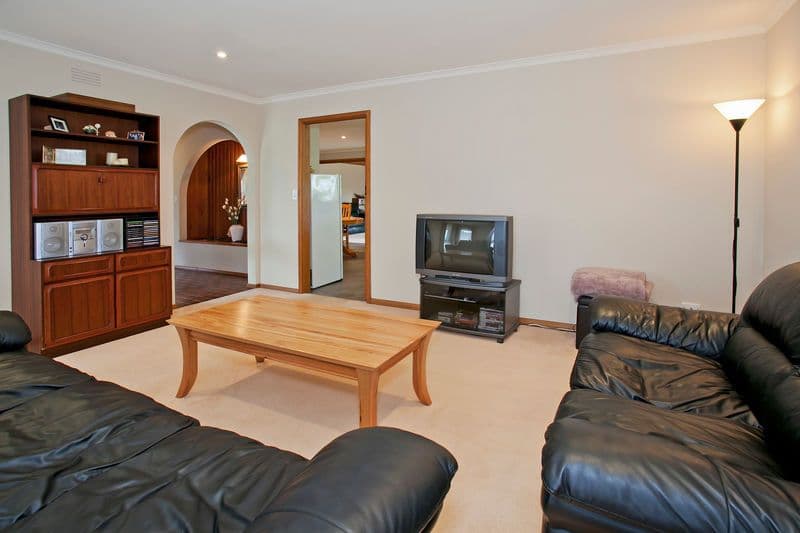 9 Pinecrest Drive, HIGHTON VIC 3216, Highton - Thumbnail 2