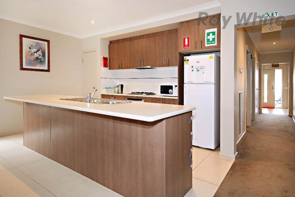 27 Windrest Way, Point Cook VIC 3030, Point Cook - Thumbnail 2