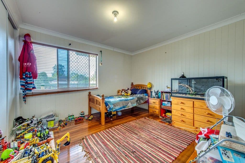 53 Russell Street, Silkstone QLD 4304, Silkstone - Thumbnail 6