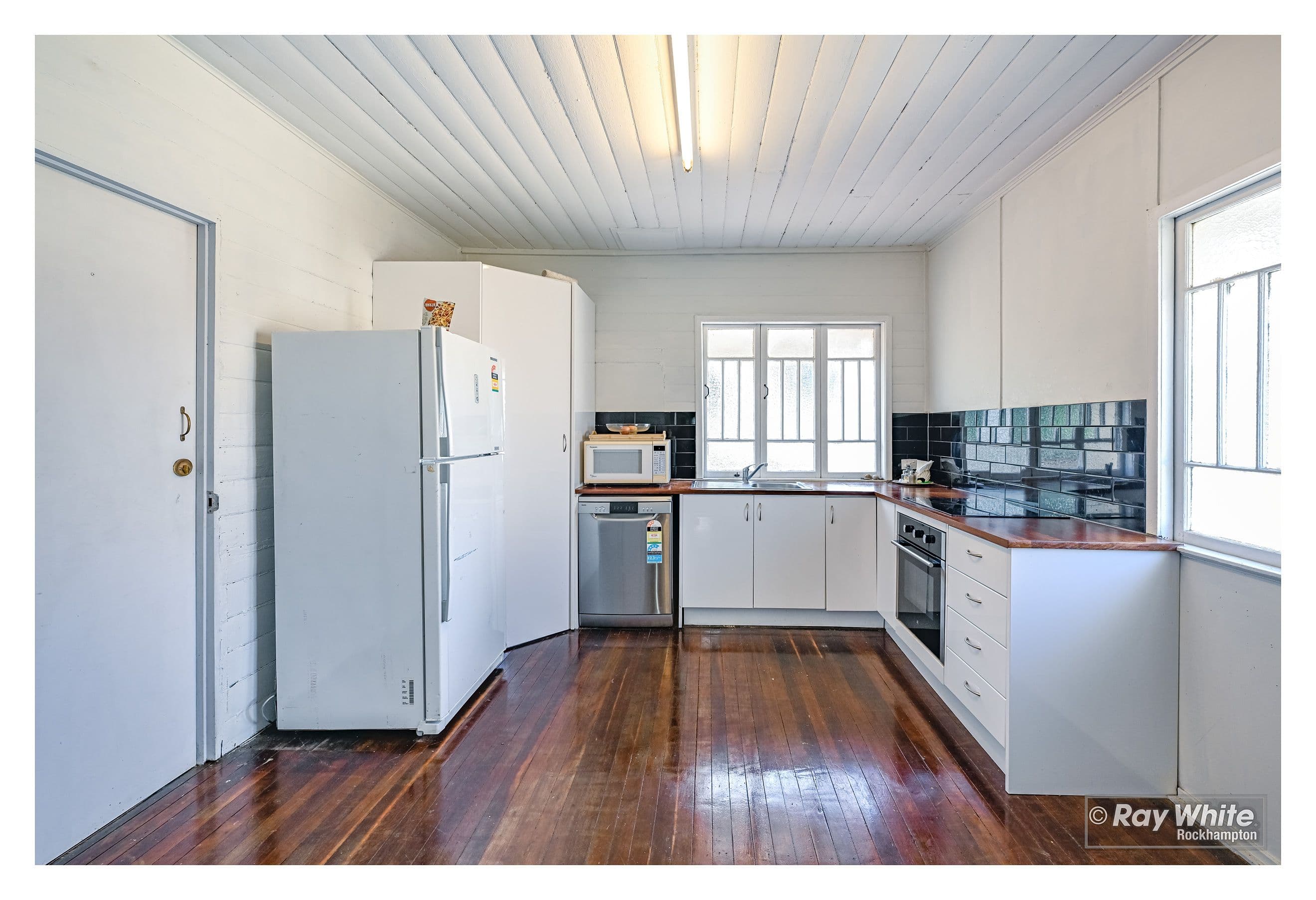 30 Caroline Street, Allenstown QLD 4700, Allenstown - Thumbnail 3