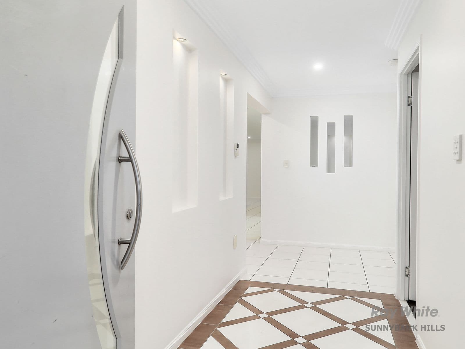 28 Harvey Place, Calamvale QLD 4116, Calamvale - Thumbnail 2