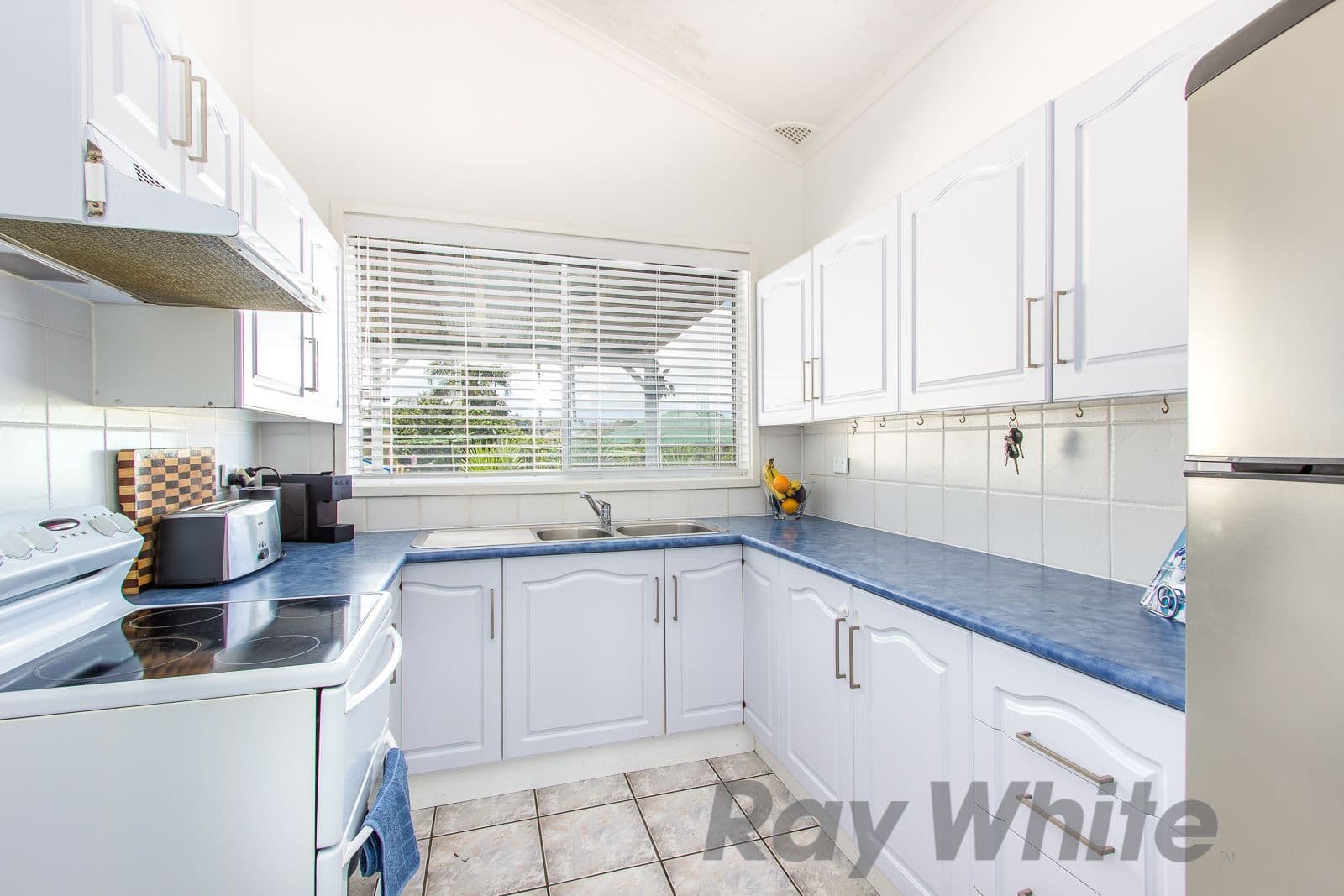 9 Whitburn Close, Charlestown - Thumbnail 2