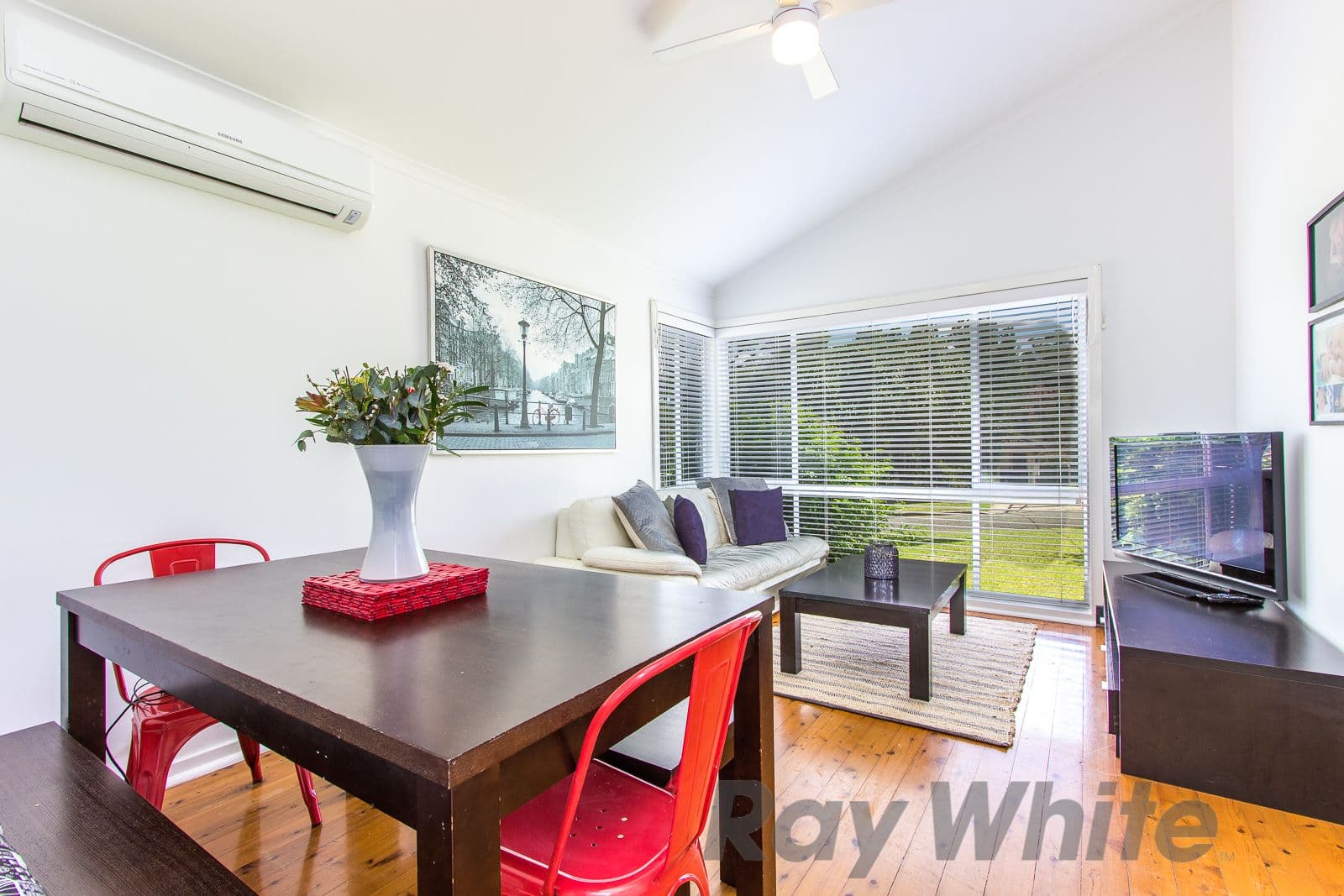 9 Whitburn Close, Charlestown - Thumbnail 3