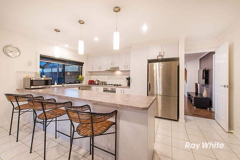 6 Emoh Close, Cranbourne VIC 3977, Cranbourne - Thumbnail 2