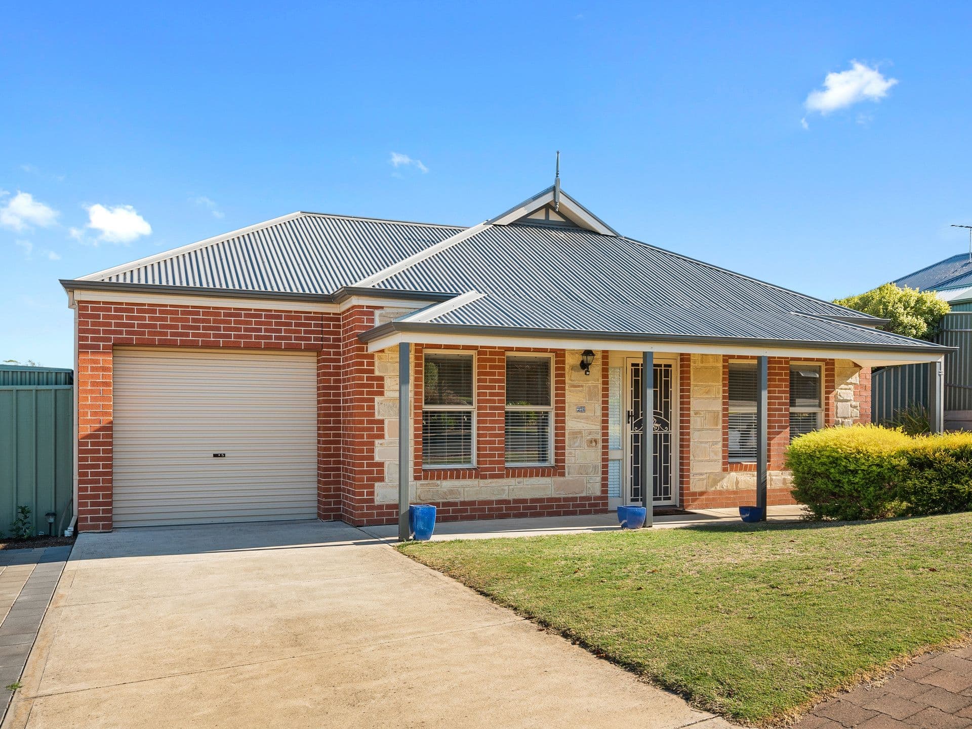 29 Elizabeth Crescent, Hallett Cove SA 5158, Hallett Cove - Image 1