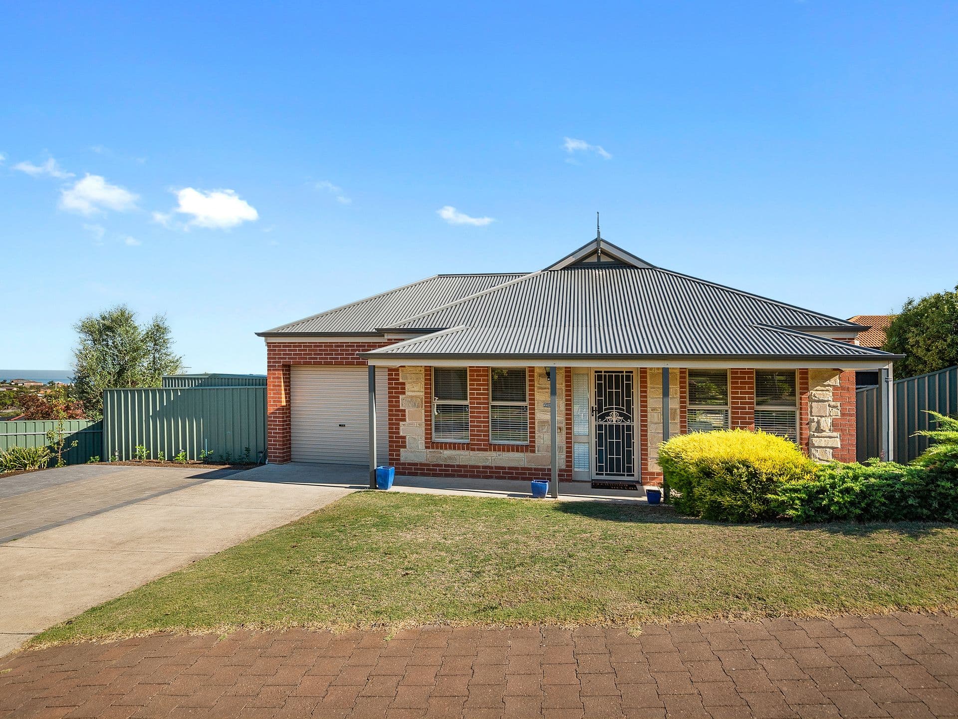 29 Elizabeth Crescent, Hallett Cove SA 5158, Hallett Cove - Thumbnail 2