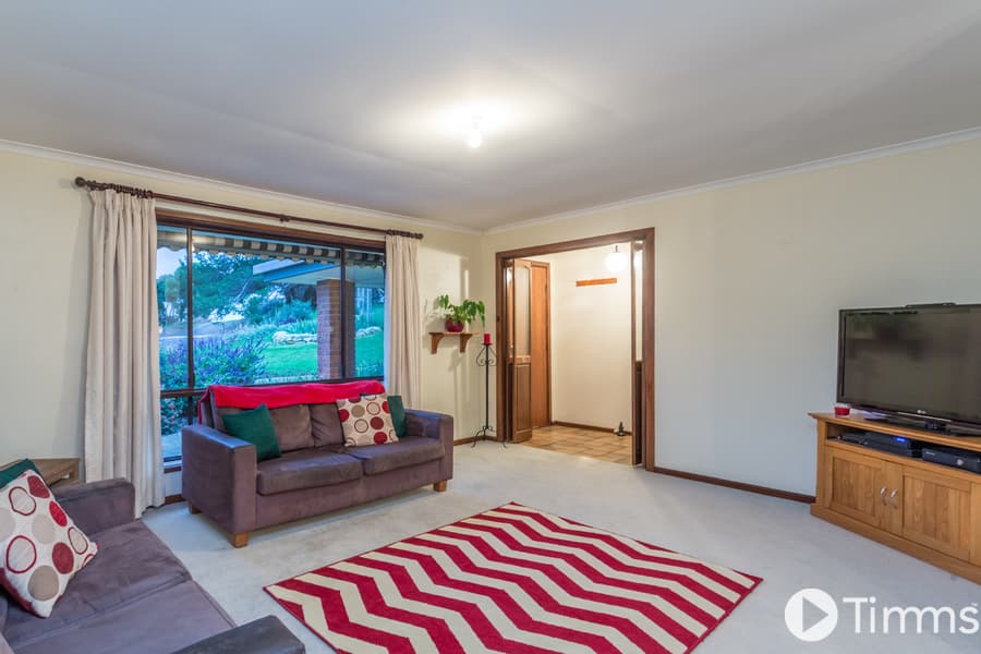 6 Peter Court, O'Halloran Hill - Thumbnail 4