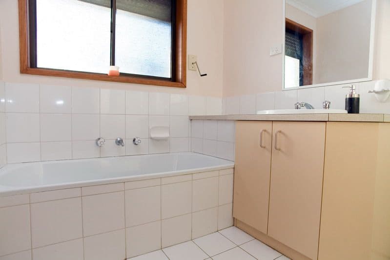 31 Grenda Drive, Mill Park VIC 3082, Mill Park - Thumbnail 7