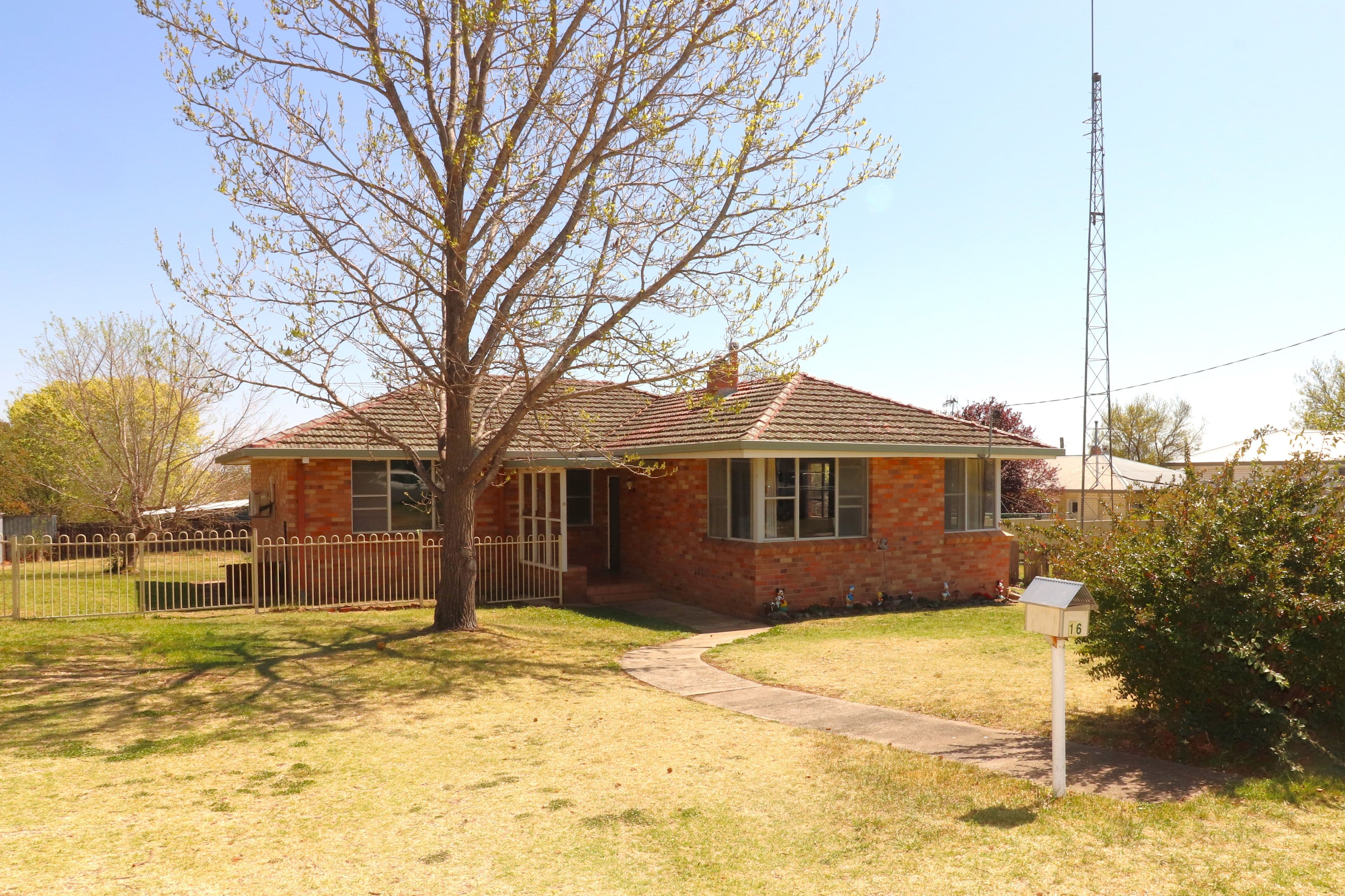 16 Oxford Street, Glen Innes NSW 2370, Glen Innes - Image 1