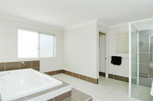 7 Cope Place, PACIFIC PINES QLD 4211, Pacific Pines - Thumbnail 7