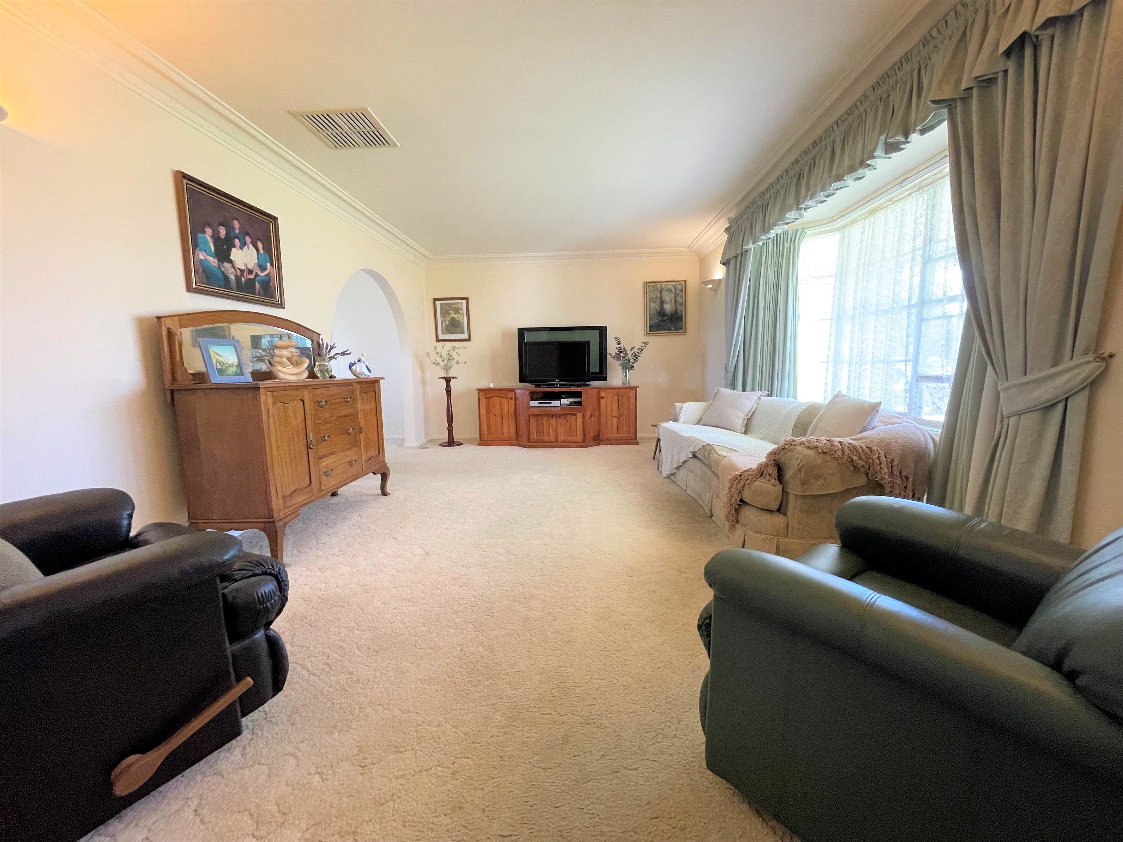 5 Normoyle Crescent, Young NSW 2594, Young - Thumbnail 2