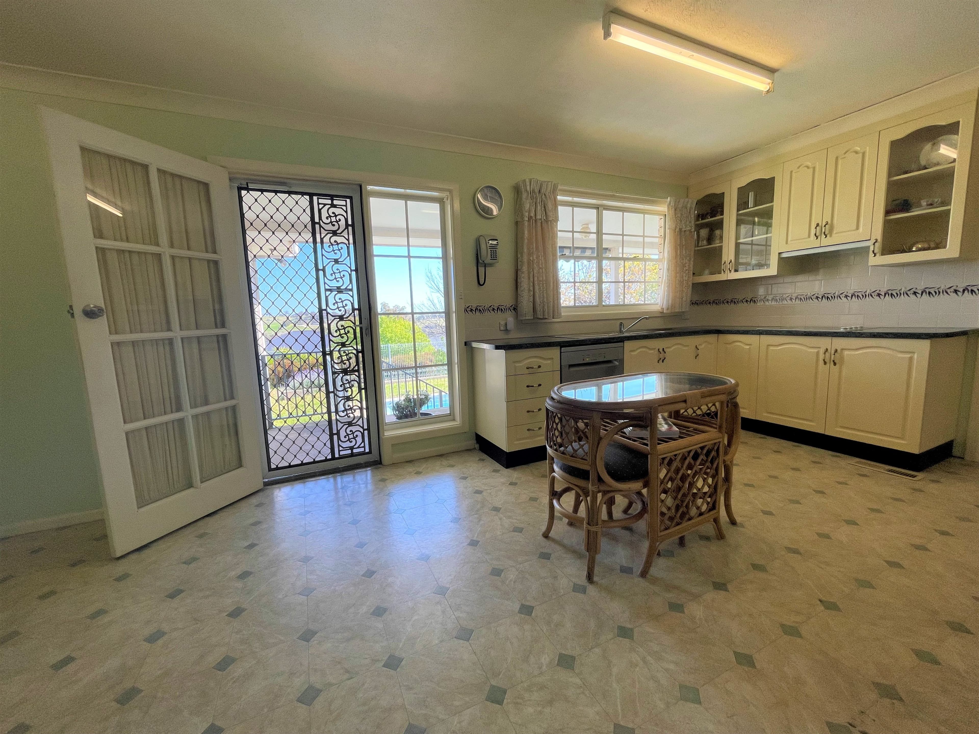 5 Normoyle Crescent, Young NSW 2594, Young - Thumbnail 3