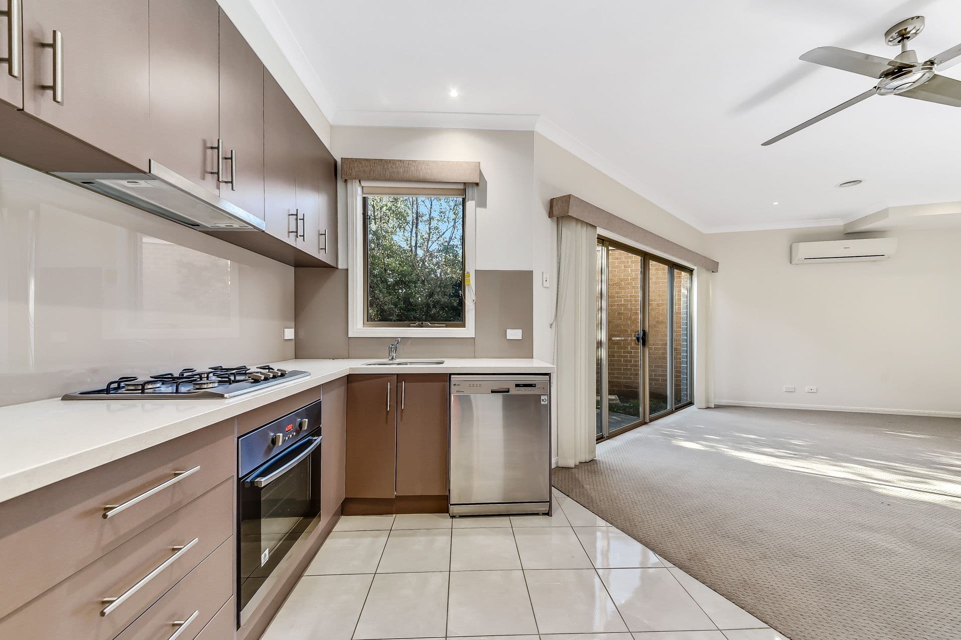 4 Daniher Close, Berwick VIC 3806, Berwick - Thumbnail 5