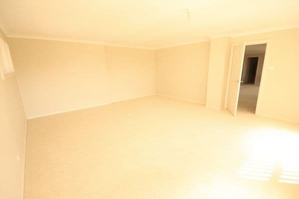 8 St Monica Way, BLAIR ATHOL NSW 2560, Blair Athol - Thumbnail 7