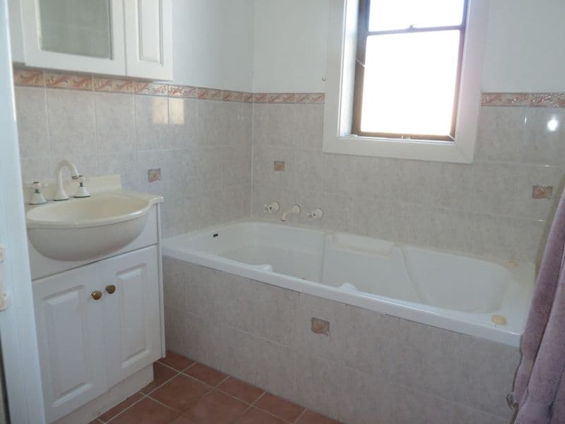 13 Howland Street, MOUNT GAMBIER SA 5290, Mount Gambier - Thumbnail 8