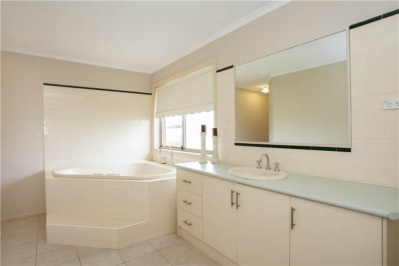 21 Reliance Avenue, LARA VIC 3212, Lara - Thumbnail 8