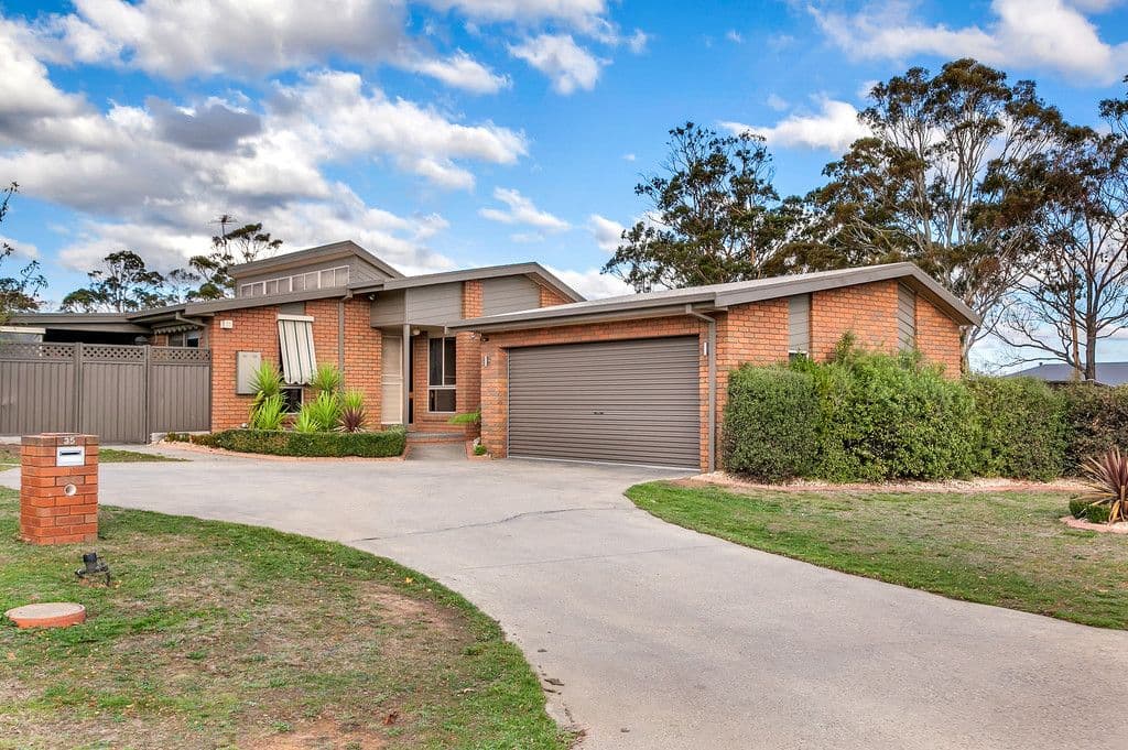 35 Towong Street, Alfredton VIC 3350, Alfredton - Image 1