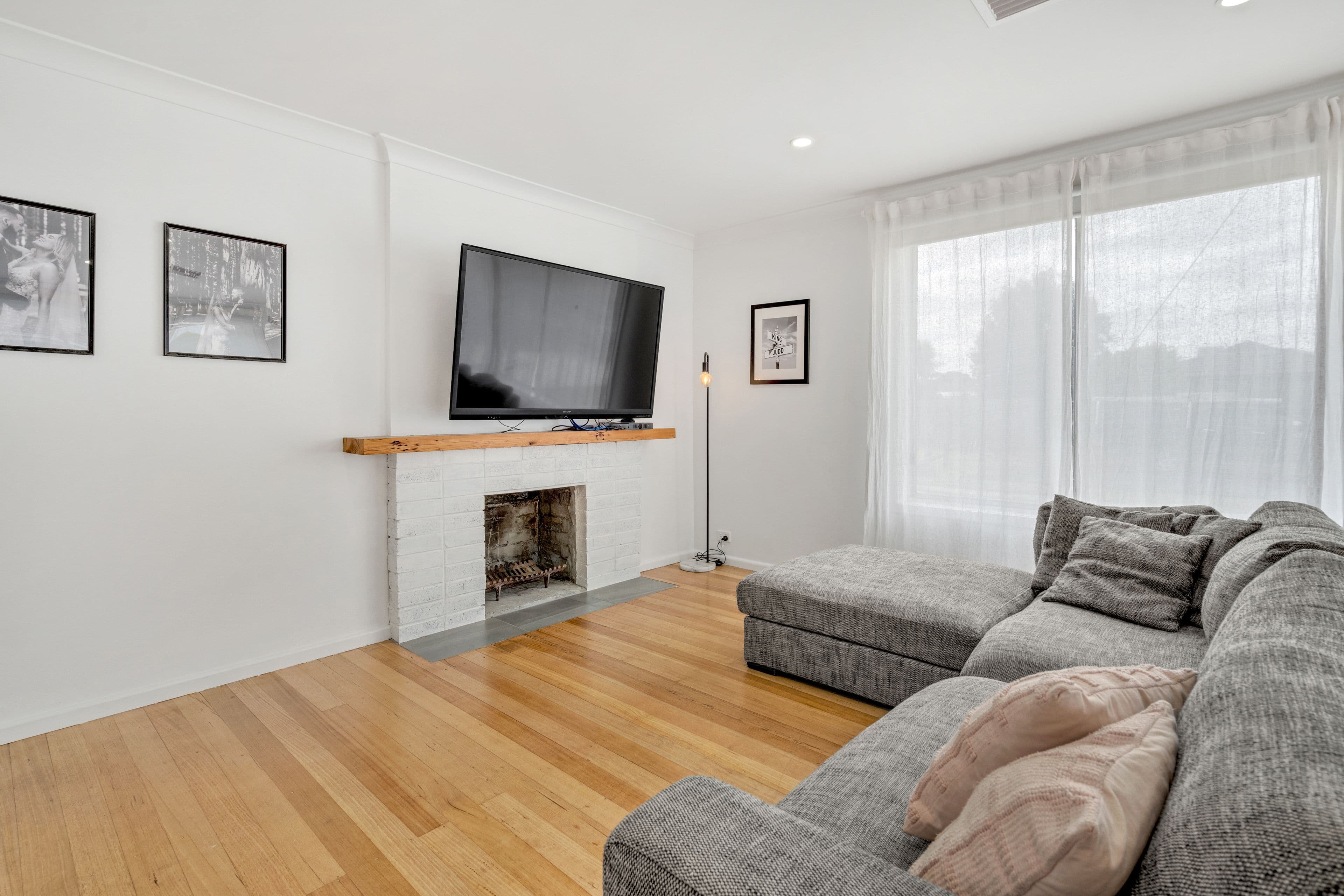 83 Wattleglen Street, Craigieburn VIC 3064, Craigieburn - Thumbnail 2
