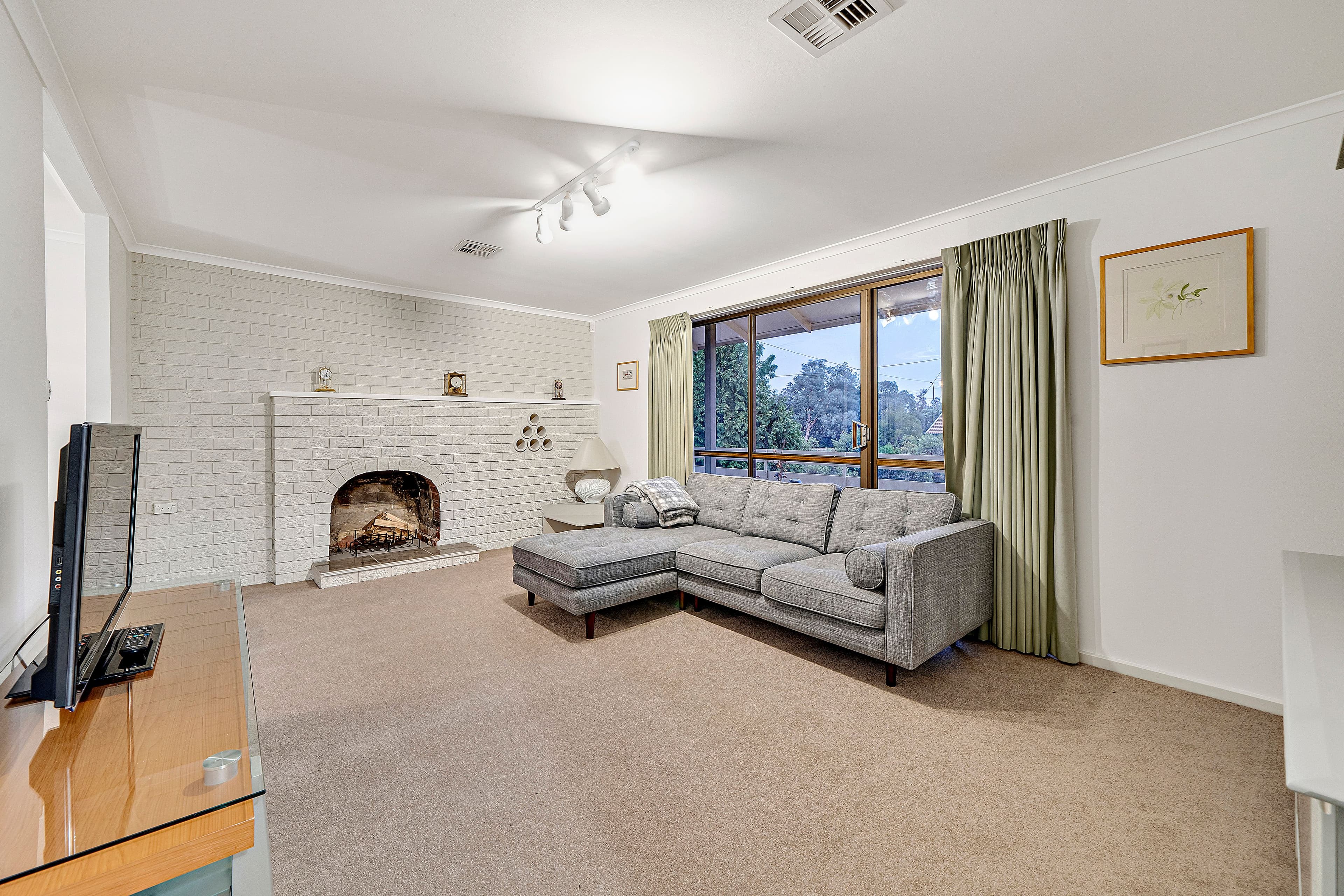 1 Nimmitabel Place, Queanbeyan NSW 2620, Queanbeyan - Thumbnail 5