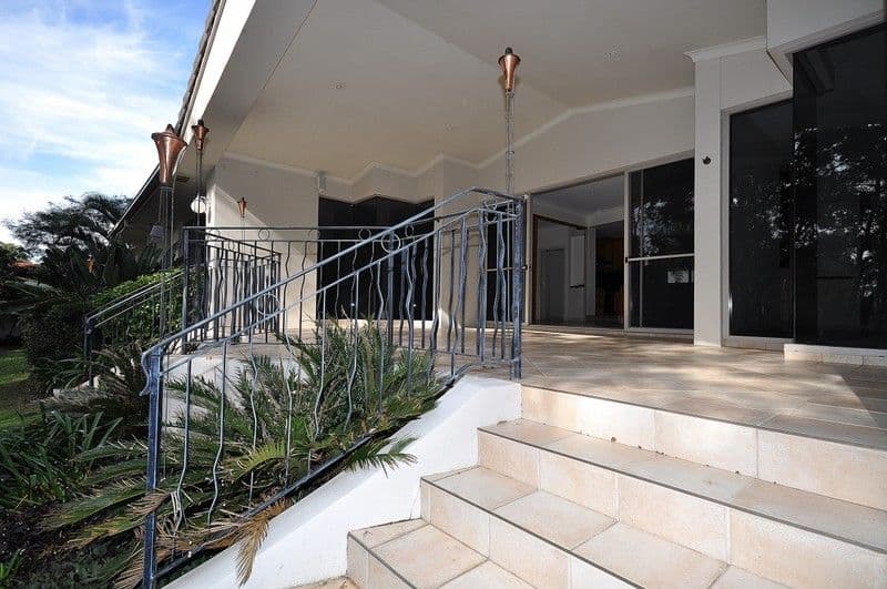 9 Waterwood Court, ARUNDEL QLD 4214, Arundel - Thumbnail 3