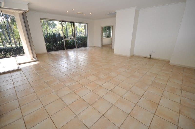 9 Waterwood Court, ARUNDEL QLD 4214, Arundel - Thumbnail 7