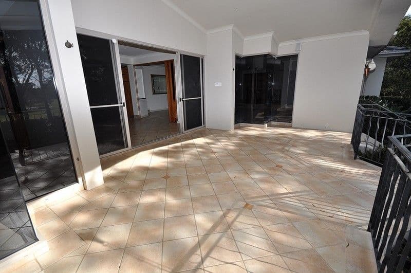 9 Waterwood Court, ARUNDEL QLD 4214, Arundel - Thumbnail 8