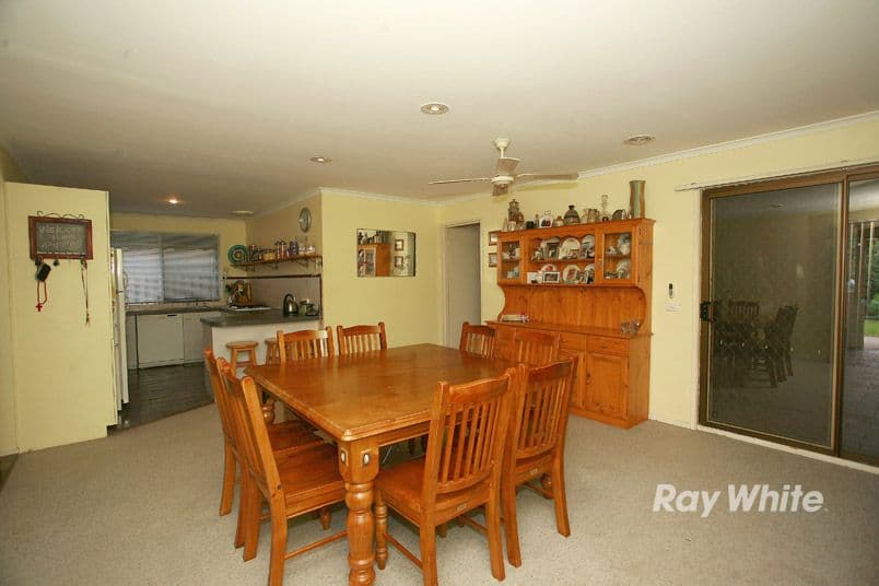 4 Denham Crescent, CRANBOURNE NORTH VIC 3977, Cranbourne North - Thumbnail 3