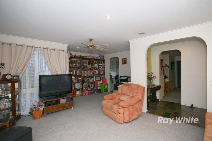 4 Denham Crescent, CRANBOURNE NORTH VIC 3977, Cranbourne North - Thumbnail 5