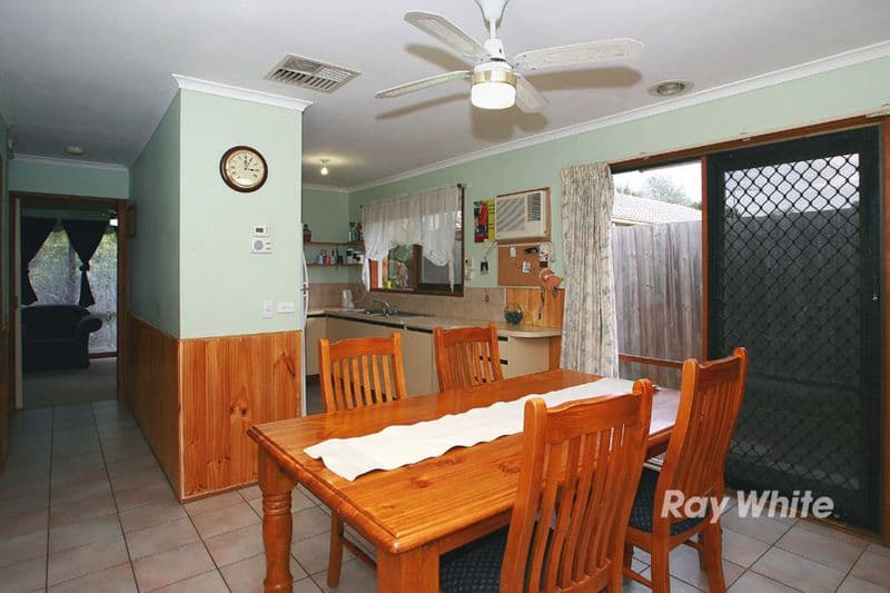 10 Hunter Court, CRANBOURNE NORTH VIC 3977, Cranbourne North - Thumbnail 2