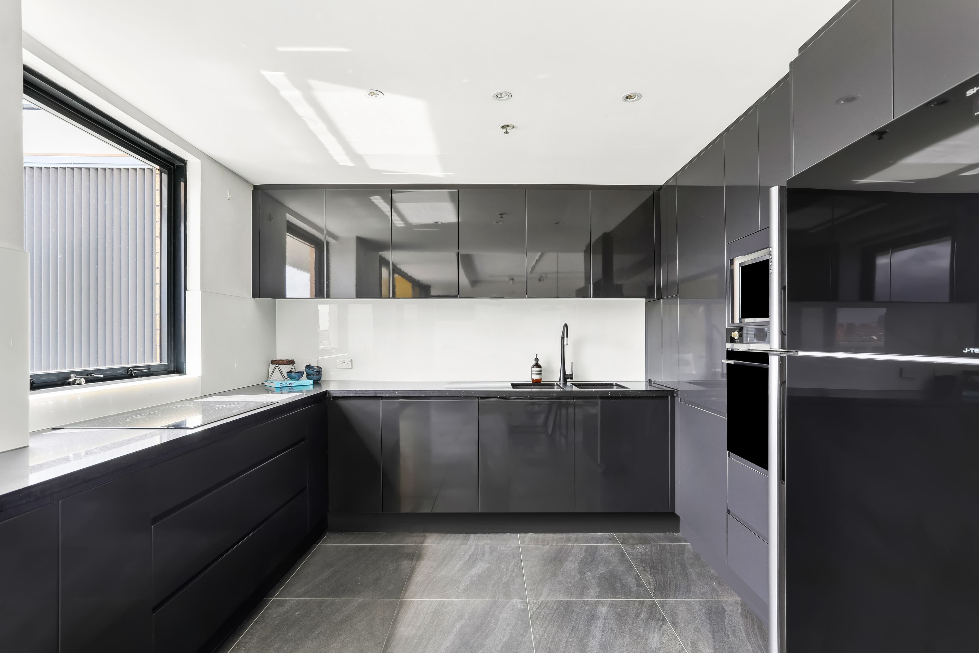 7 Maitland Place, Caroline Springs - Thumbnail 6