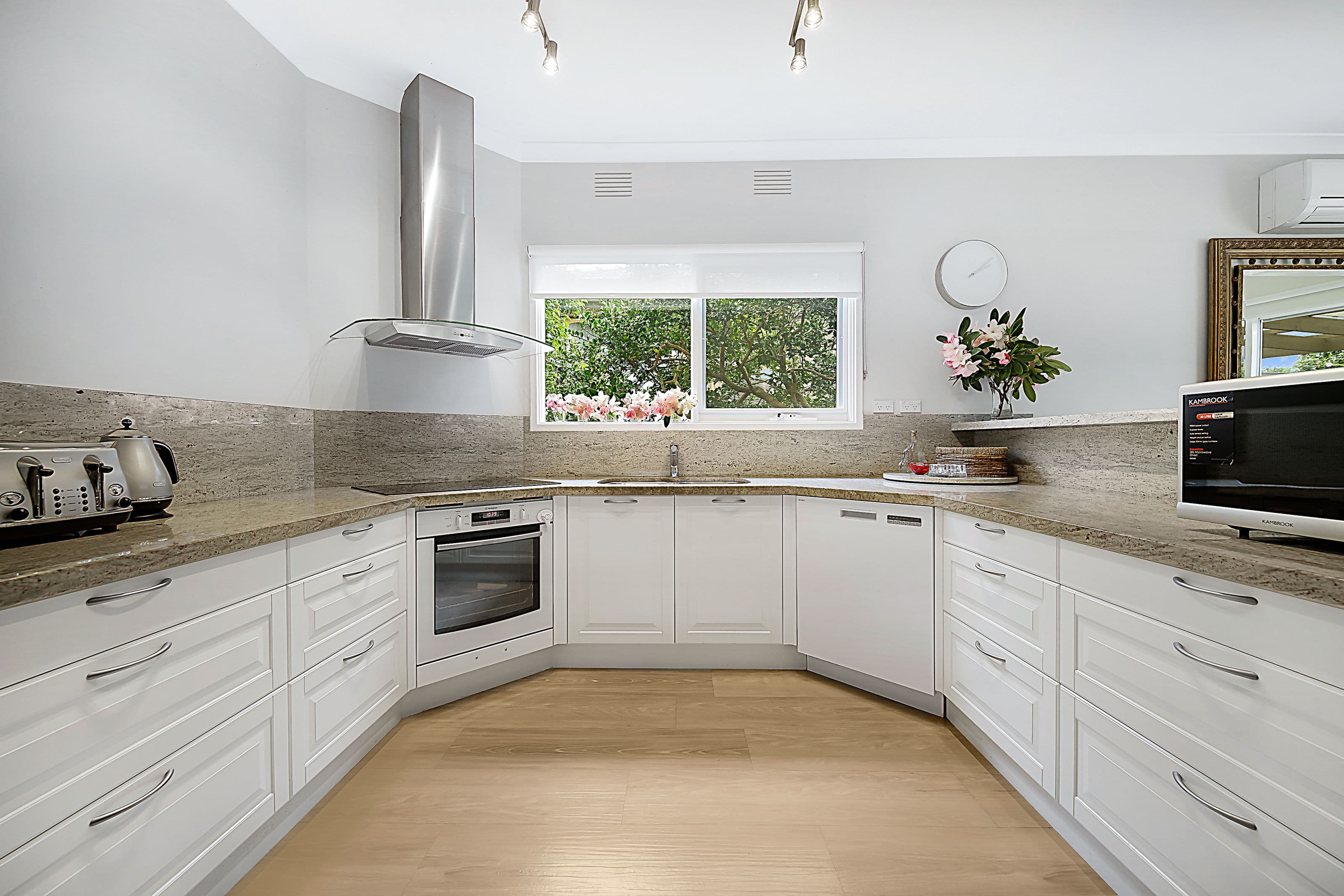 11 Page Street, Mitcham VIC 3132, Mitcham - Thumbnail 2