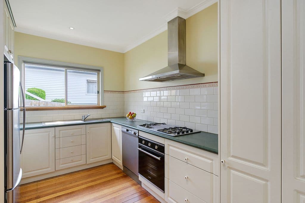 22 Hoban Avenue, Montmorency VIC 3094, Montmorency - Thumbnail 2