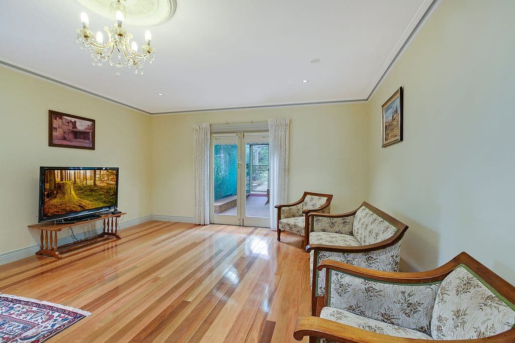 22 Hoban Avenue, Montmorency VIC 3094, Montmorency - Thumbnail 3