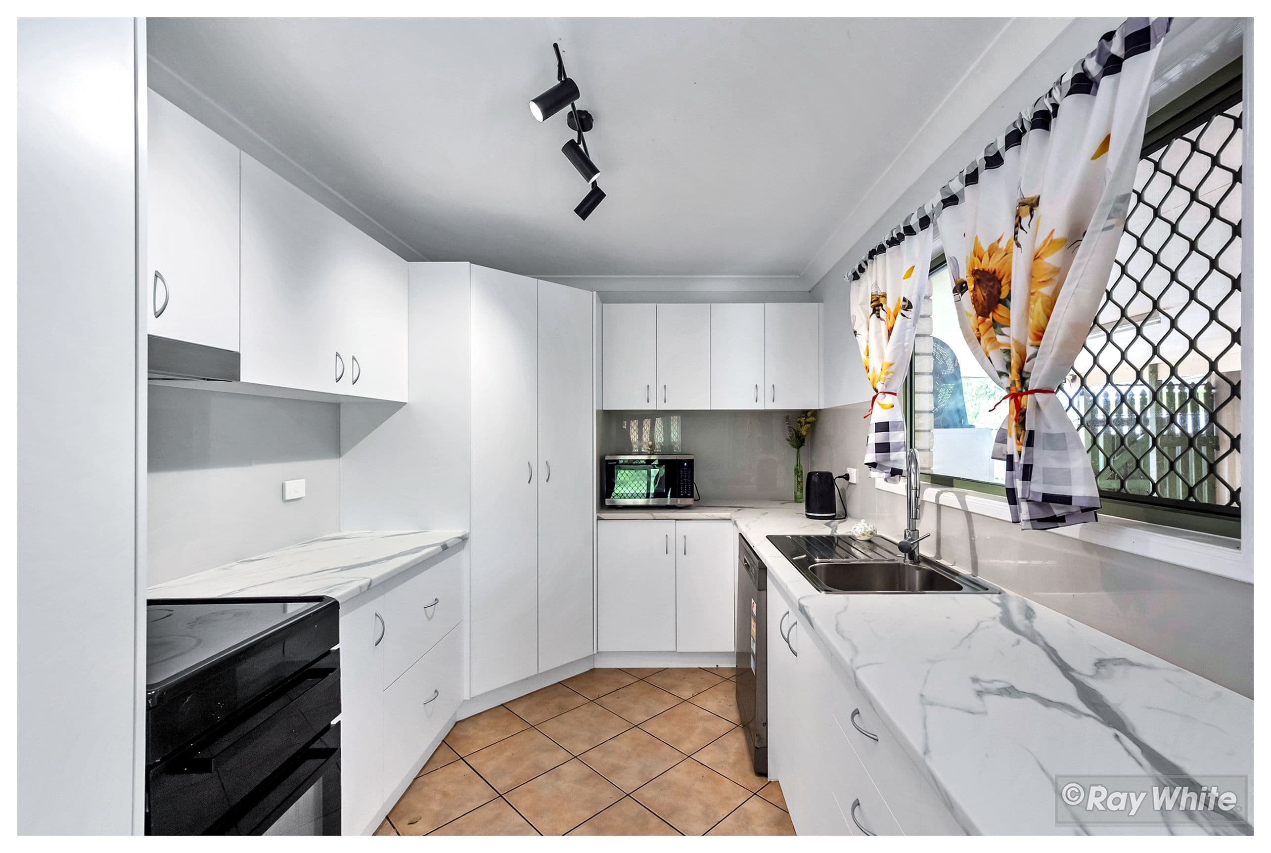 21 Julie Anne Drive, Glendale QLD 4711, Glendale - Thumbnail 6
