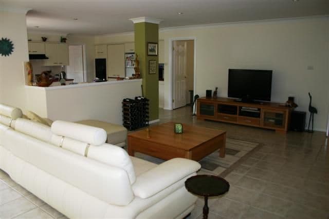 68 Brampton Drive, BEAUMONT HILLS NSW 2155, Beaumont Hills - Thumbnail 4