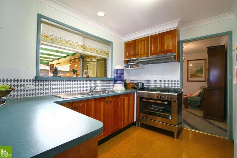 18  Flinders Close, BARRACK HEIGHTS NSW 2528, Barrack Heights - Thumbnail 2