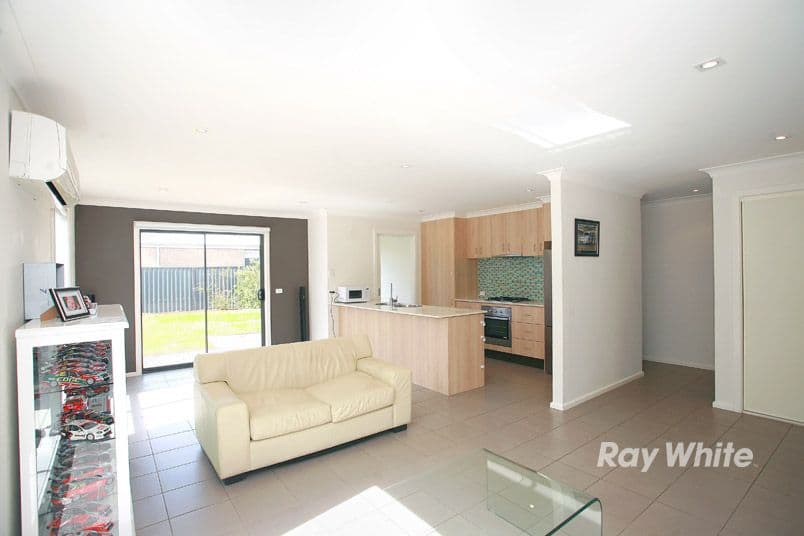 4 Walnut Way, PAKENHAM VIC 3810, Pakenham - Thumbnail 2