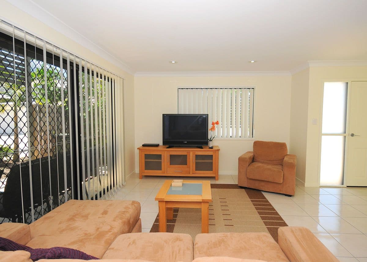654 Charlton Esplanade, URANGAN QLD 4655, Urangan - Thumbnail 2