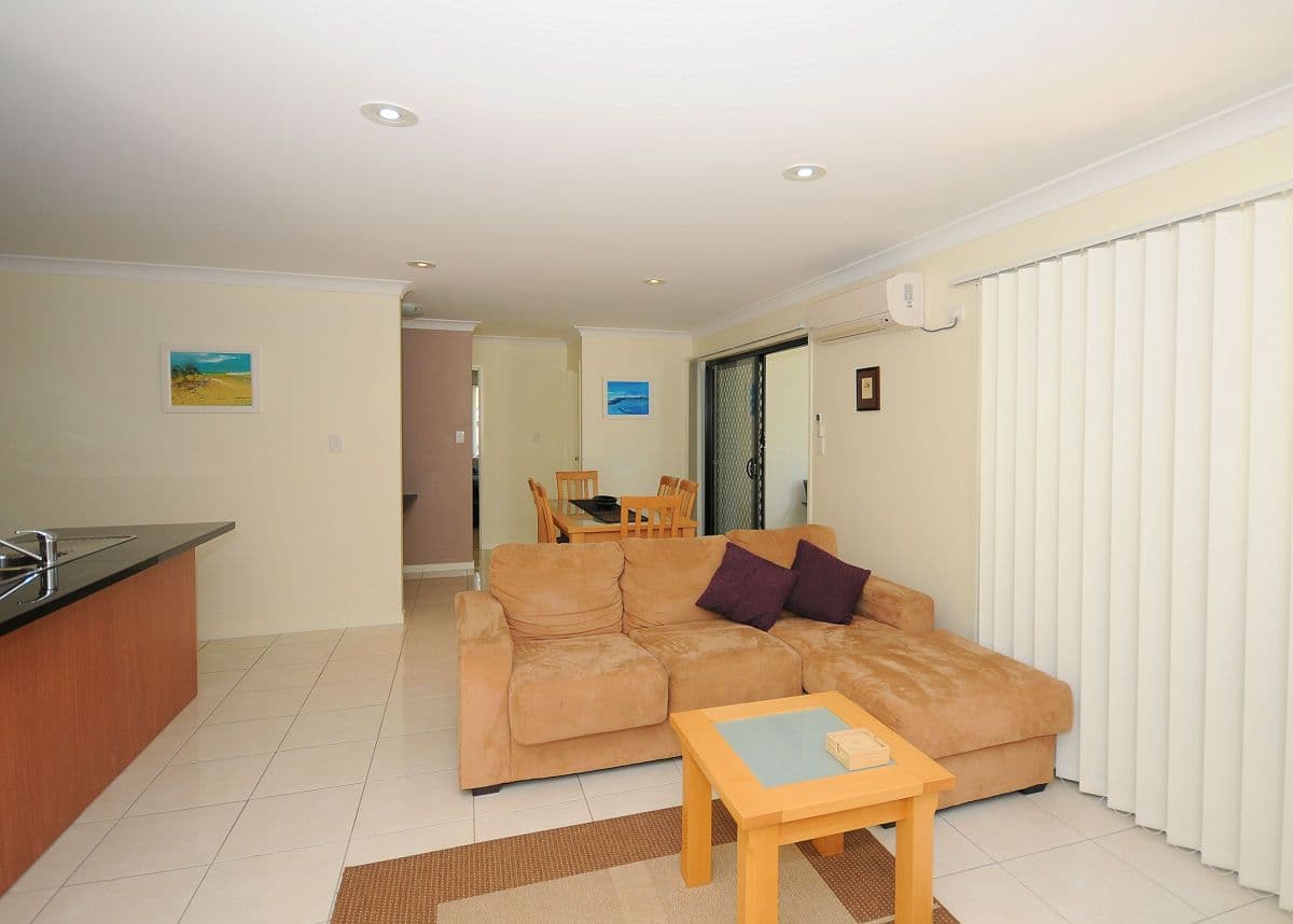 654 Charlton Esplanade, URANGAN QLD 4655, Urangan - Thumbnail 3