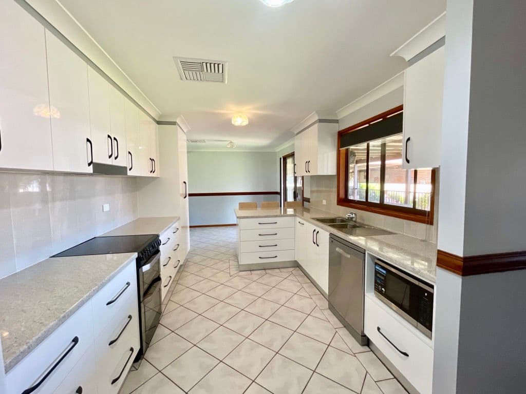 72 Forbes Road, Parkes NSW 2870, Parkes - Thumbnail 2