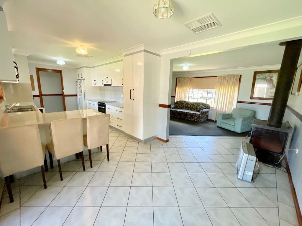 72 Forbes Road, Parkes NSW 2870, Parkes - Thumbnail 4