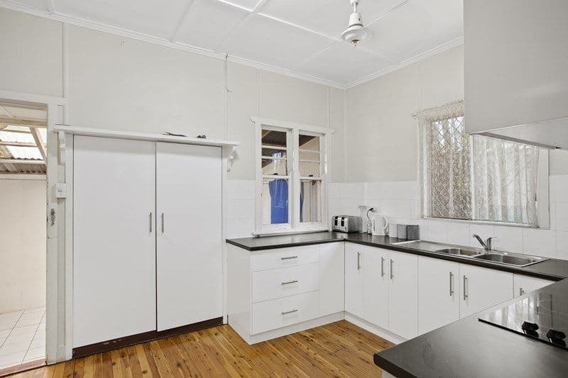 457 Tor Street, Newtown QLD 4350, Newtown - Thumbnail 2